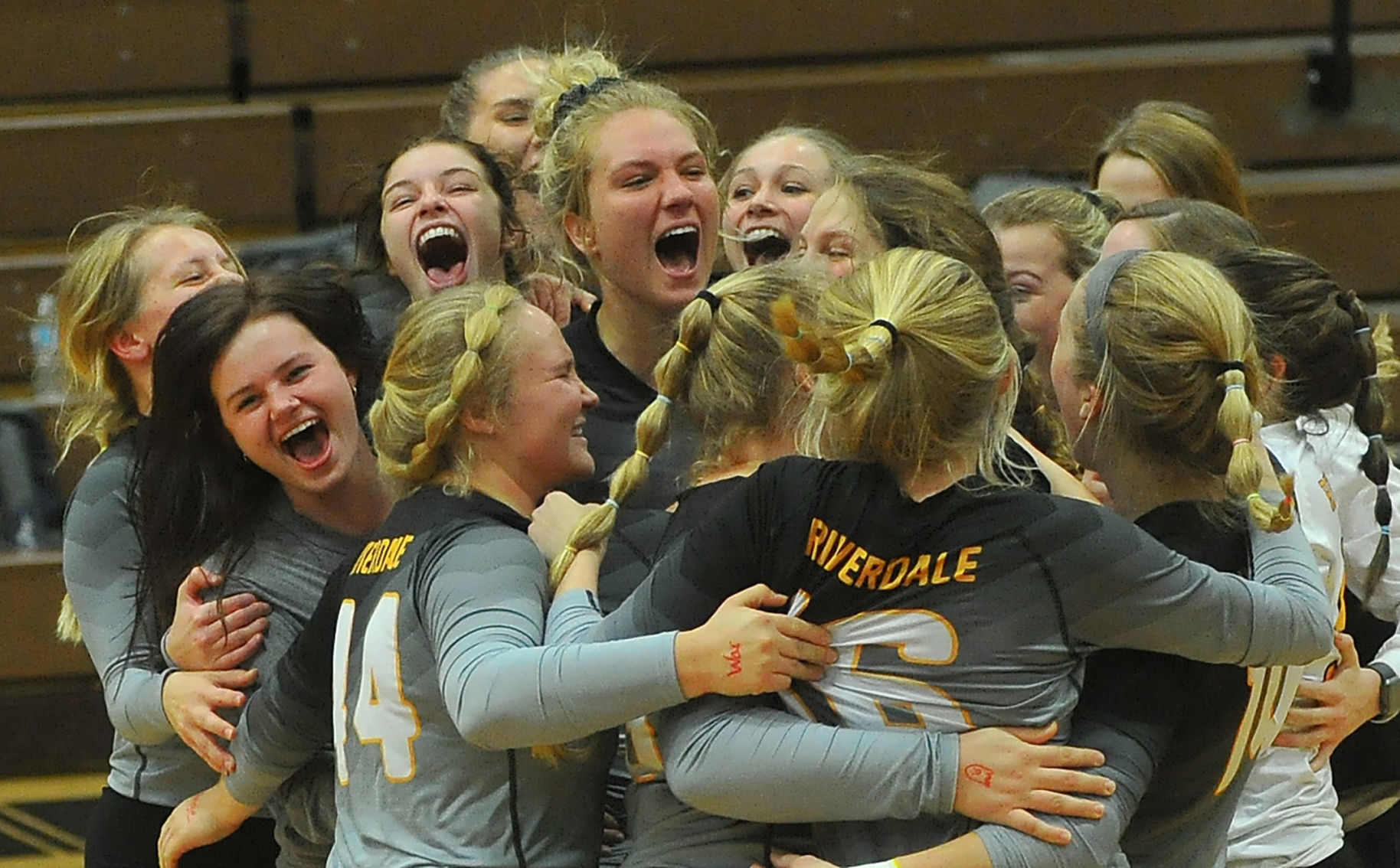 Riverdale vs Bureau Valley Class 2A regional final volleyball.